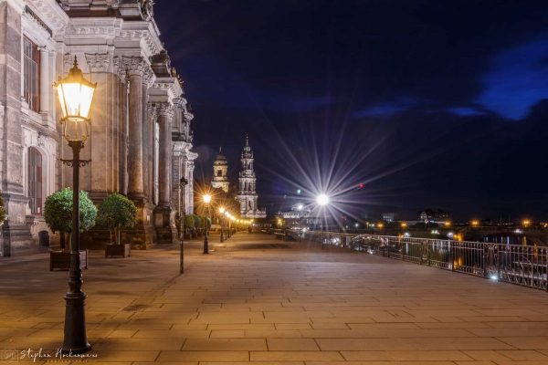 Blick zur Hofkirche von der Bühlsche Terrasse in Dresden bei Na